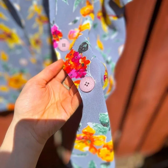 Floral button down - Picture 6 of 6